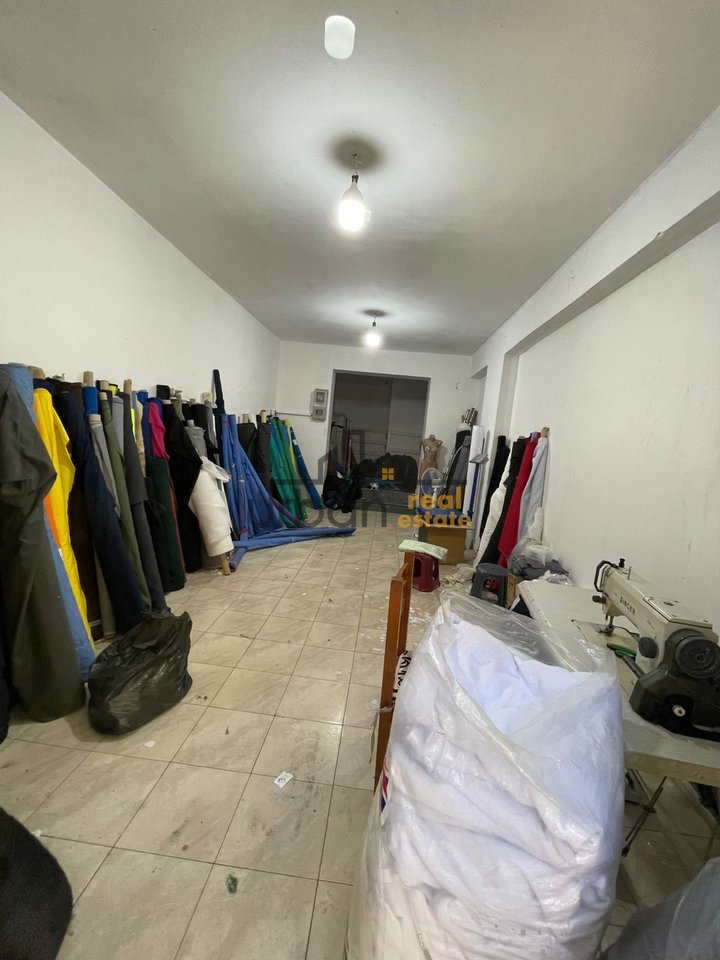 Shitet, Dyqan + Garsionere, Ish Restorant Durrsi, Tiranë - 155000€ | 72 m²