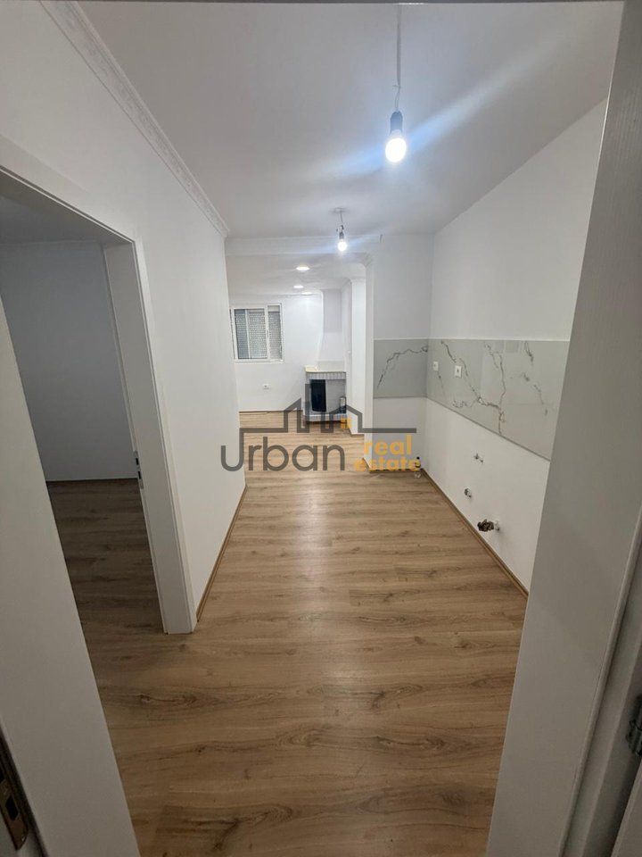 Shitet, Apartament 2+1, Komuna e Parisit, Tiranë - 165,000€ | 72 m²