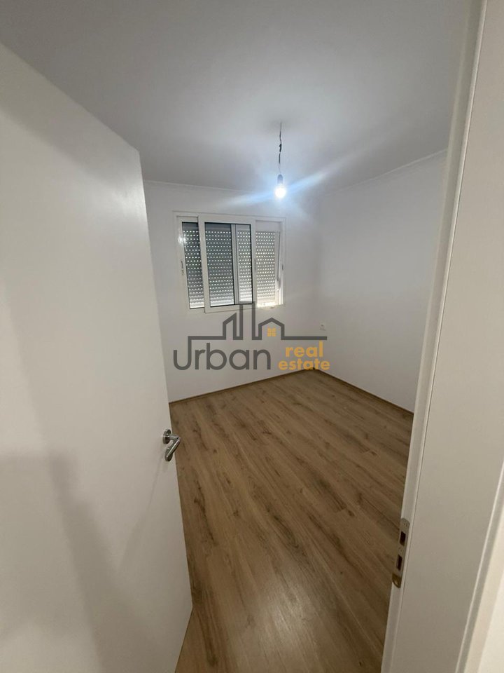 Shitet, Apartament 2+1, Komuna e Parisit, Tiranë - 165,000€ | 72 m²