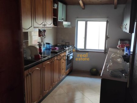 Shitet, Vilë, 4 Katëshe , Qendër, Tiranë - 900000€ | 550 m²