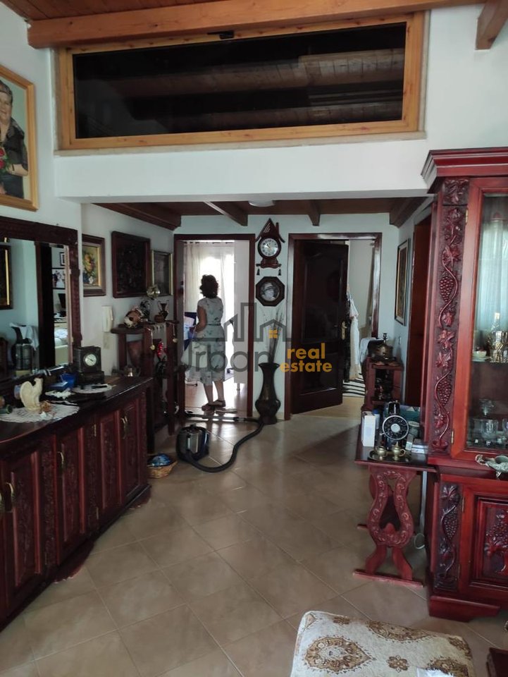 Shitet, Vilë, 4 Katëshe , Qendër, Tiranë - 900000€ | 550 m²