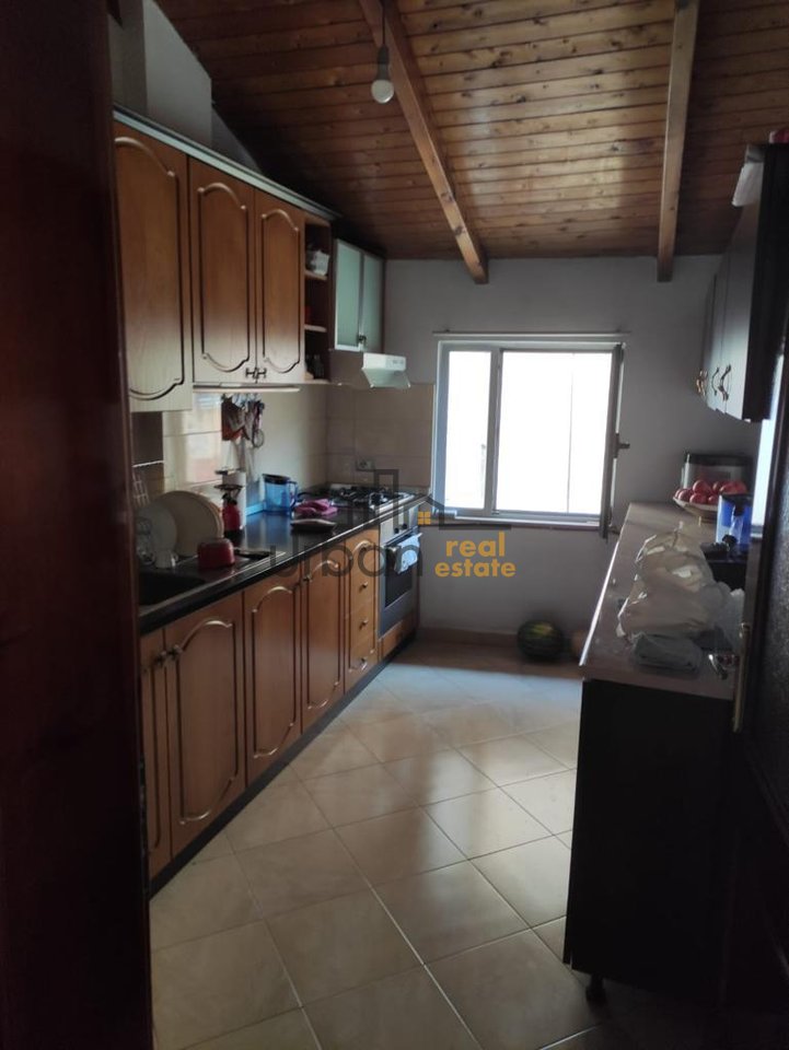 Shitet, Vilë, 4 Katëshe , Qendër, Tiranë - 900000€ | 550 m²