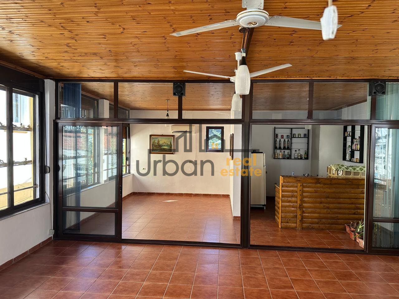 In affitto, locali commerciali, Via Kavajës, Tirana - €800 | 75 m²