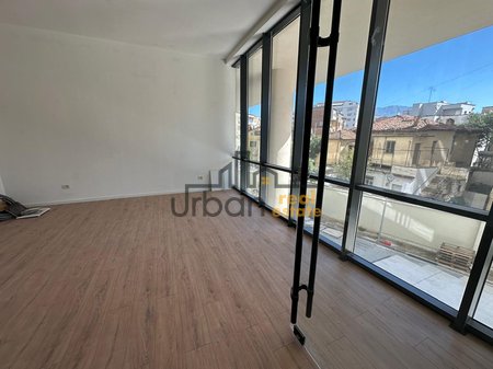 Qera, Dyqan, Rruga Mine Peza, Tirana - 800€ | 44 m²