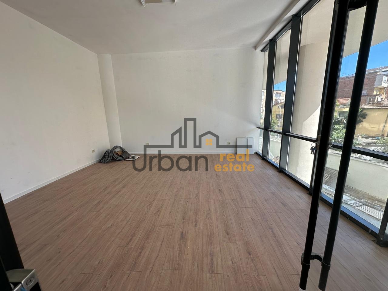 Qera, Dyqan, Rruga Mine Peza, Tirana - 800€ | 44 m²