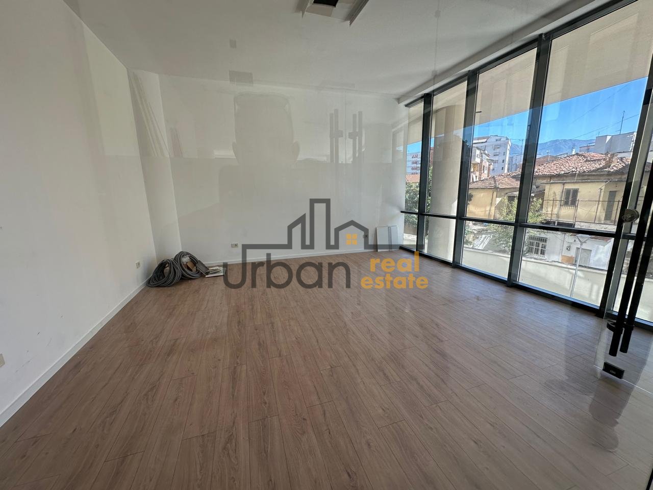 Qera, Dyqan, Rruga Mine Peza, Tirana - 800€ | 44 m²