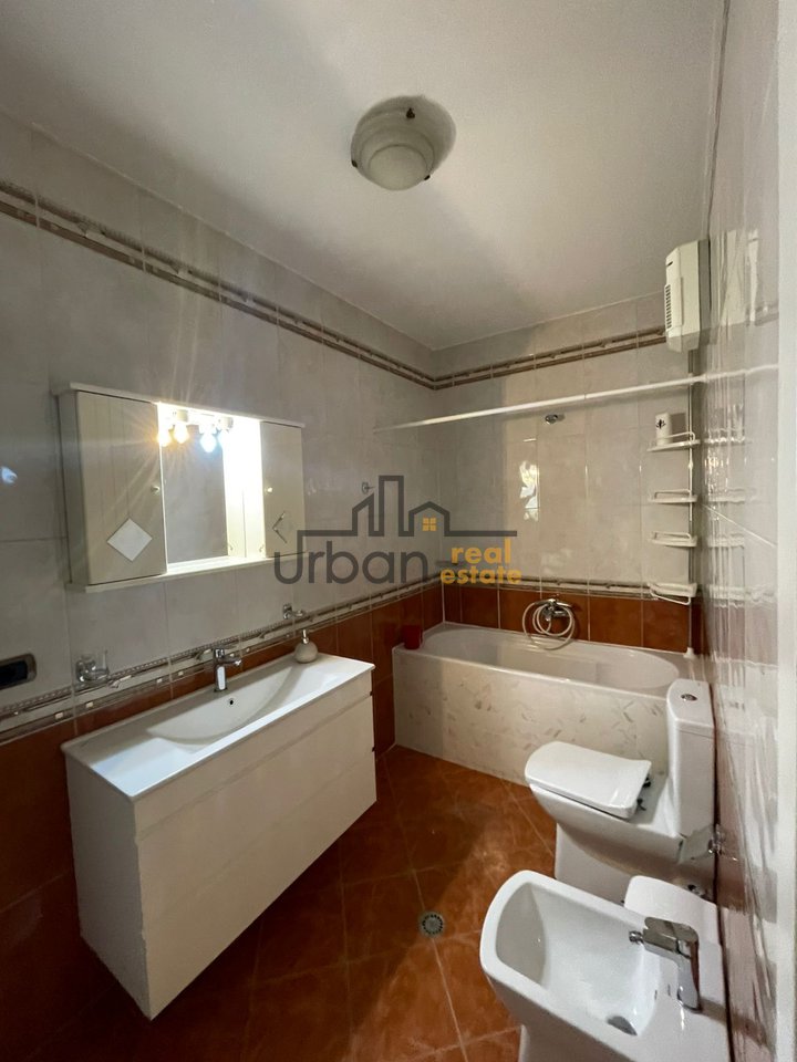 Qera, Apartament 2+1+2, Blloku, Tiranë - 385,000€ | 110 m²