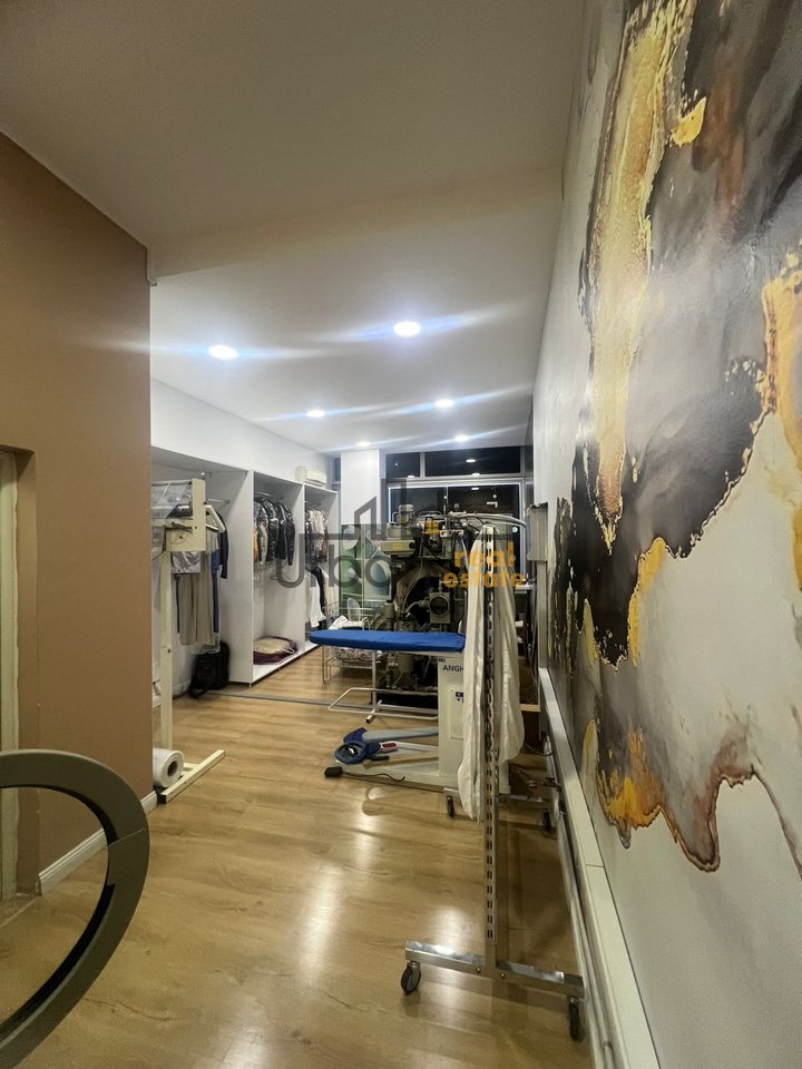 In Vendita, Attività - Lavanderia a Secco, Comune di Parigi, Tirana - €15.000 | 45 m²