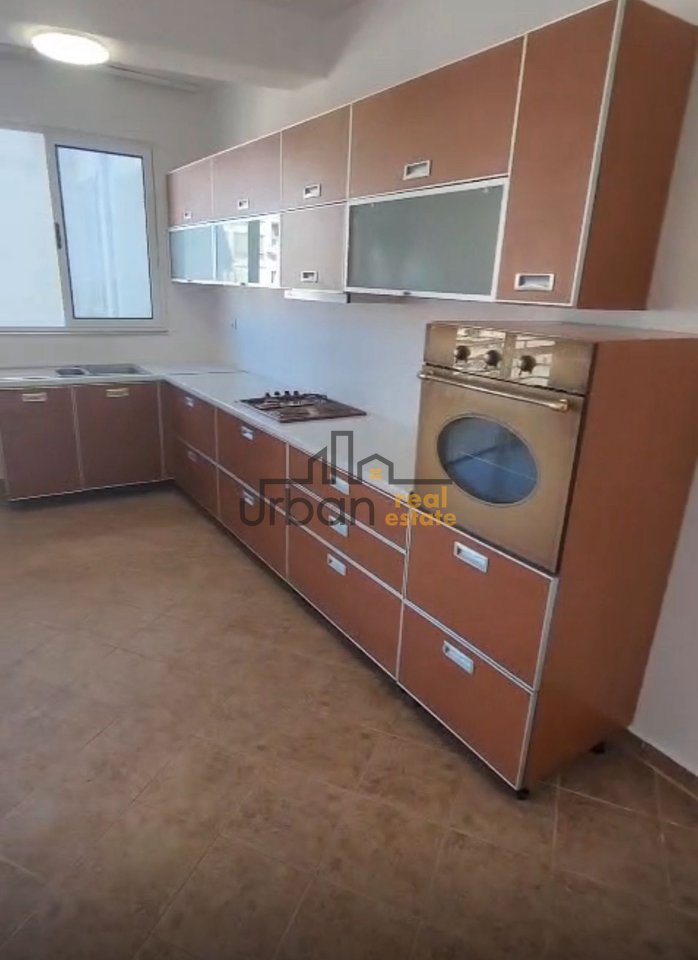 In affitto, Appartamento 2+1+2, Astir, Tirana - €350 | 105 m²