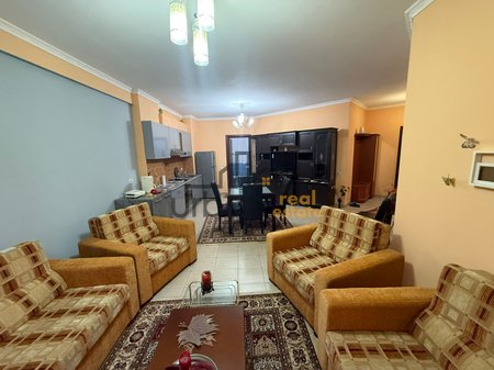 Qera, Apartament 1+1 ,Bar Artisti, Tiranë - 45000 Lekë | 80 m²