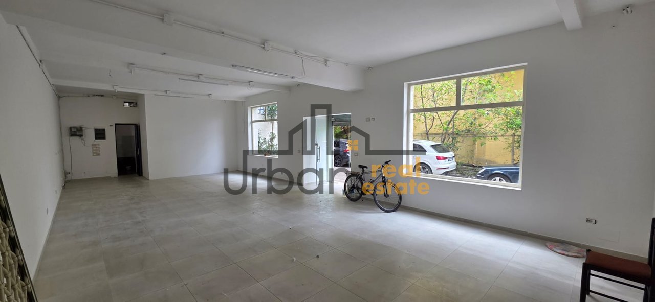 Qera, Dyqan ,Tregu Elektrik, Tiranë - 1500€ | 100 m²