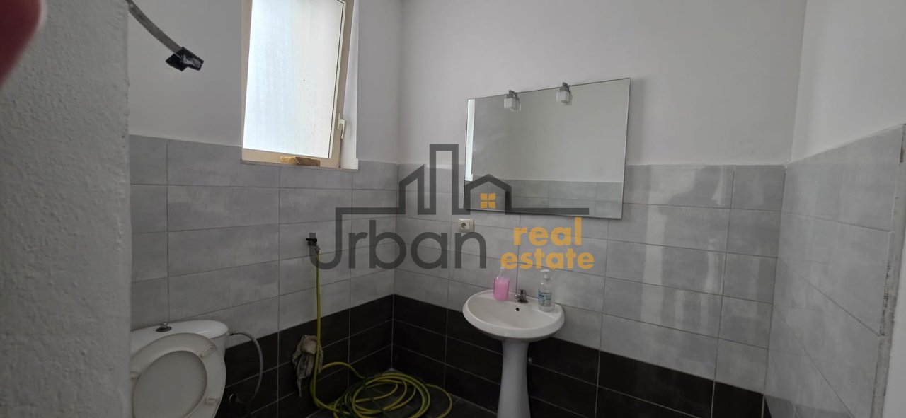 Qera, Dyqan ,Tregu Elektrik, Tiranë - 1500€ | 100 m²
