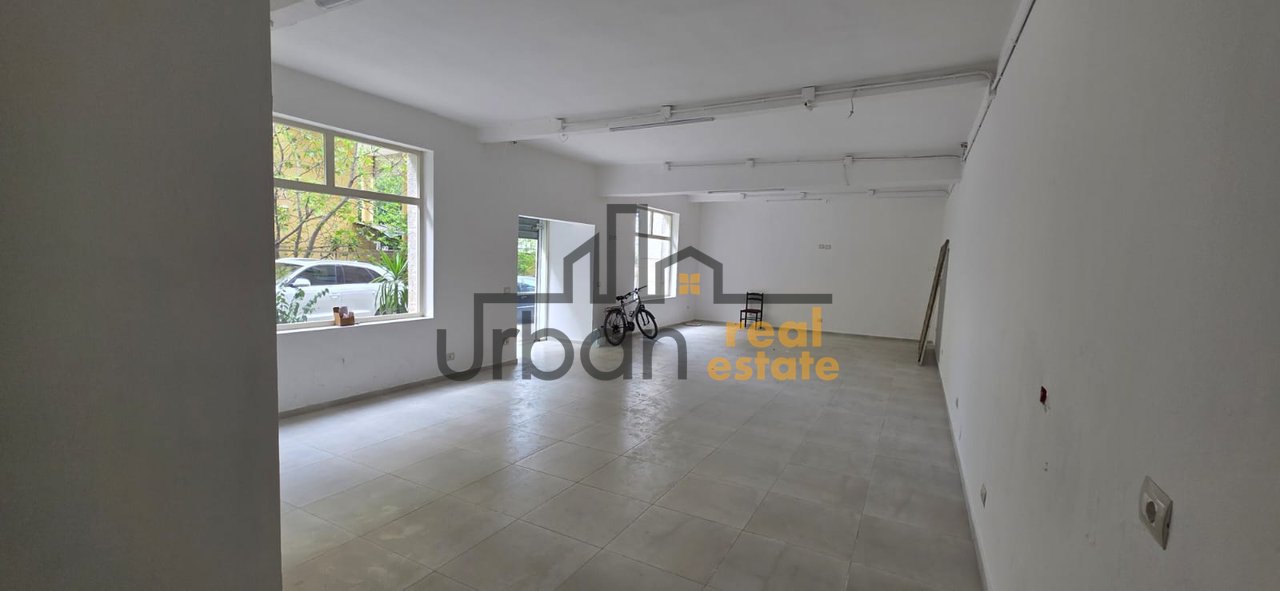 Qera, Dyqan ,Tregu Elektrik, Tiranë - 1500€ | 100 m²