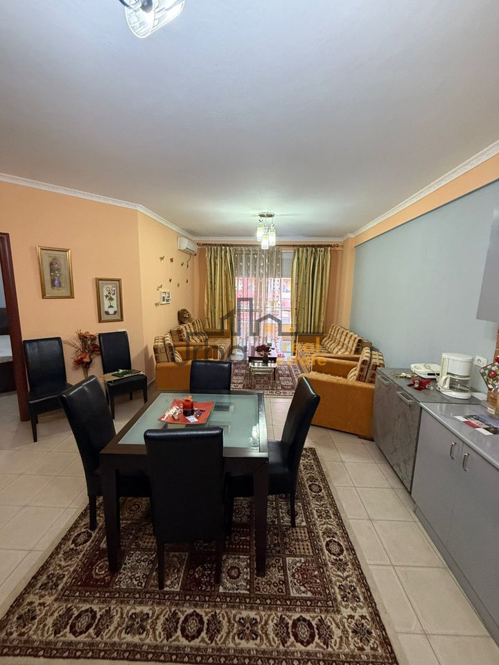 Qera, Apartament 1+1 ,Bar Artisti, Tiranë - 45000 Lekë | 80 m²