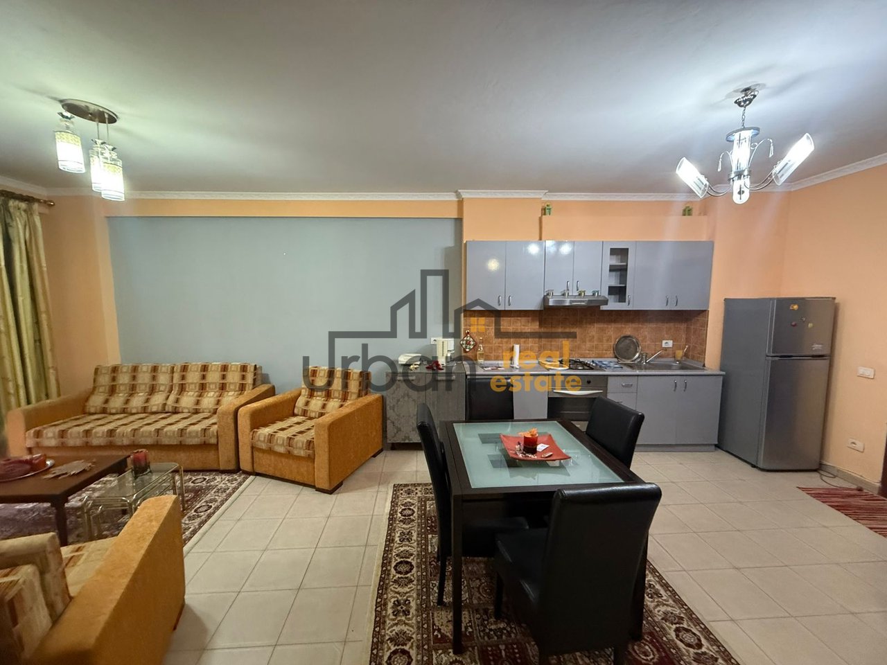 Qera, Apartament 1+1 ,Bar Artisti, Tiranë - 45000 Lekë | 80 m²