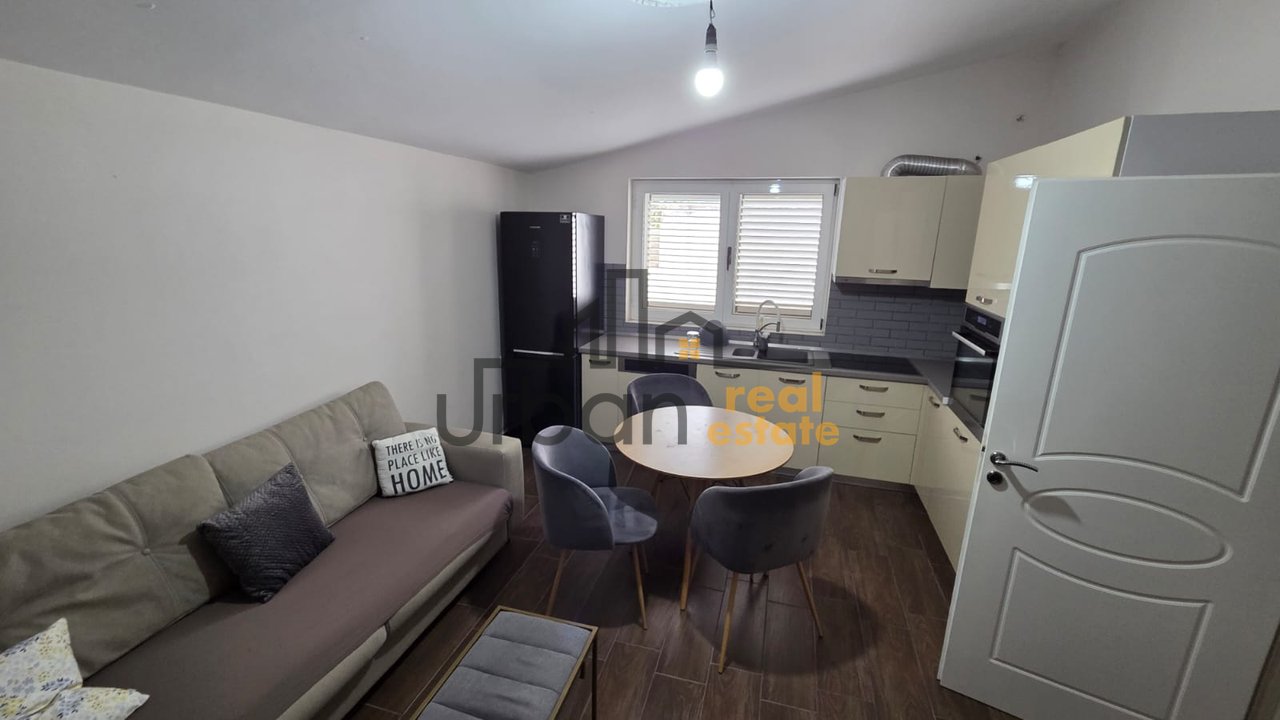 In Affitto, Casa Privata + Posto Auto, Porcellana, Tirana - 450€ | 70 m²