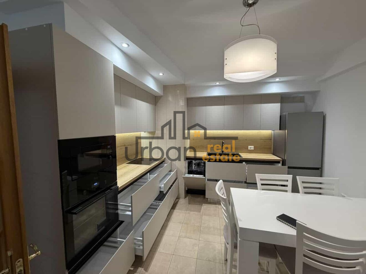 Affitto, Appartamento 2+1+2, Komuna e Parisit, Tirana - 1000€ | 110 m²