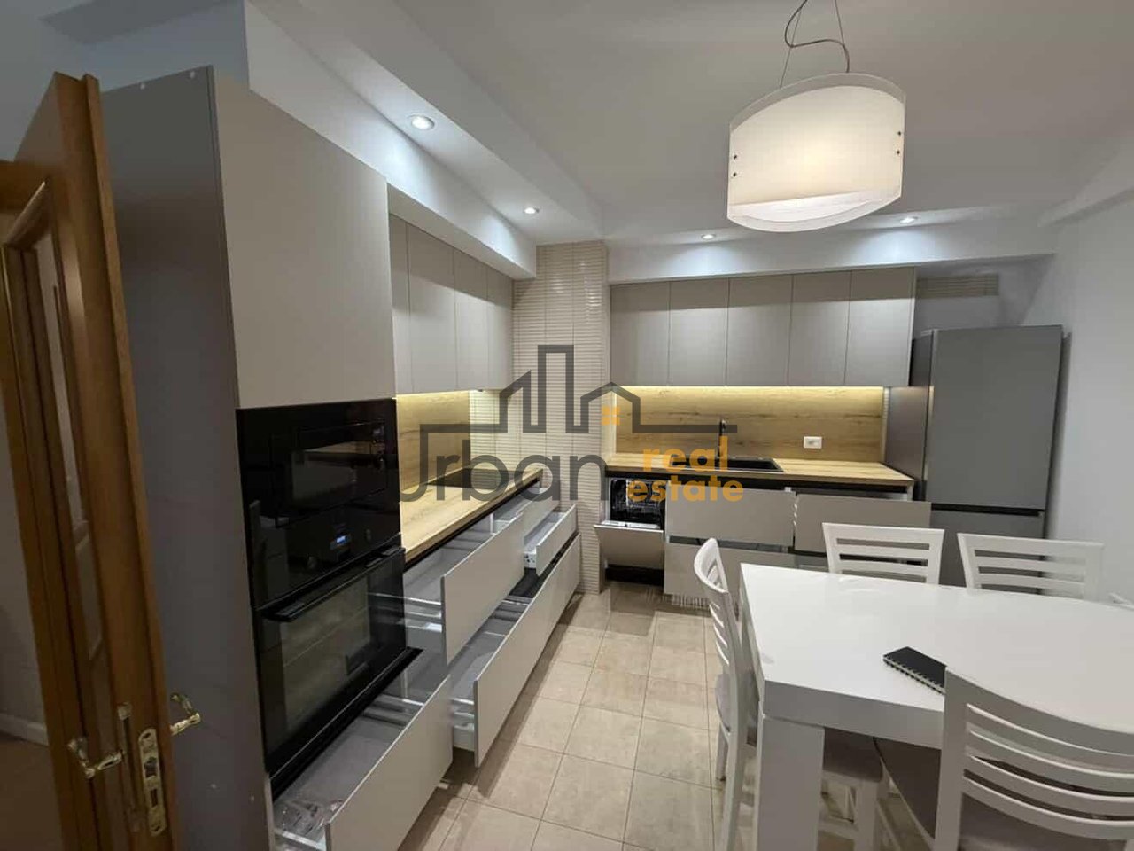 Affitto, Appartamento 2+1+2, Komuna e Parisit, Tirana - 1000€ | 110 m²