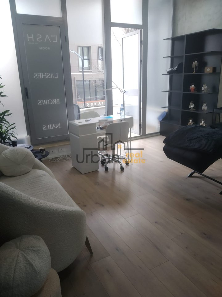 Qera, Ambient Biznesi, Ish Blloku, Tiranë - 500€ | 31 m²