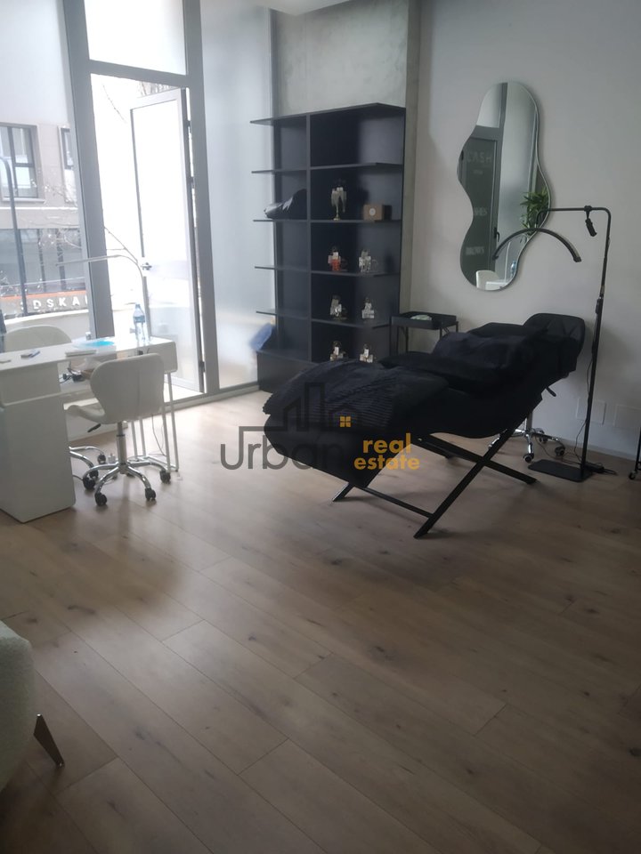 Qera, Ambient Biznesi, Ish Blloku, Tiranë - 500€ | 31 m²