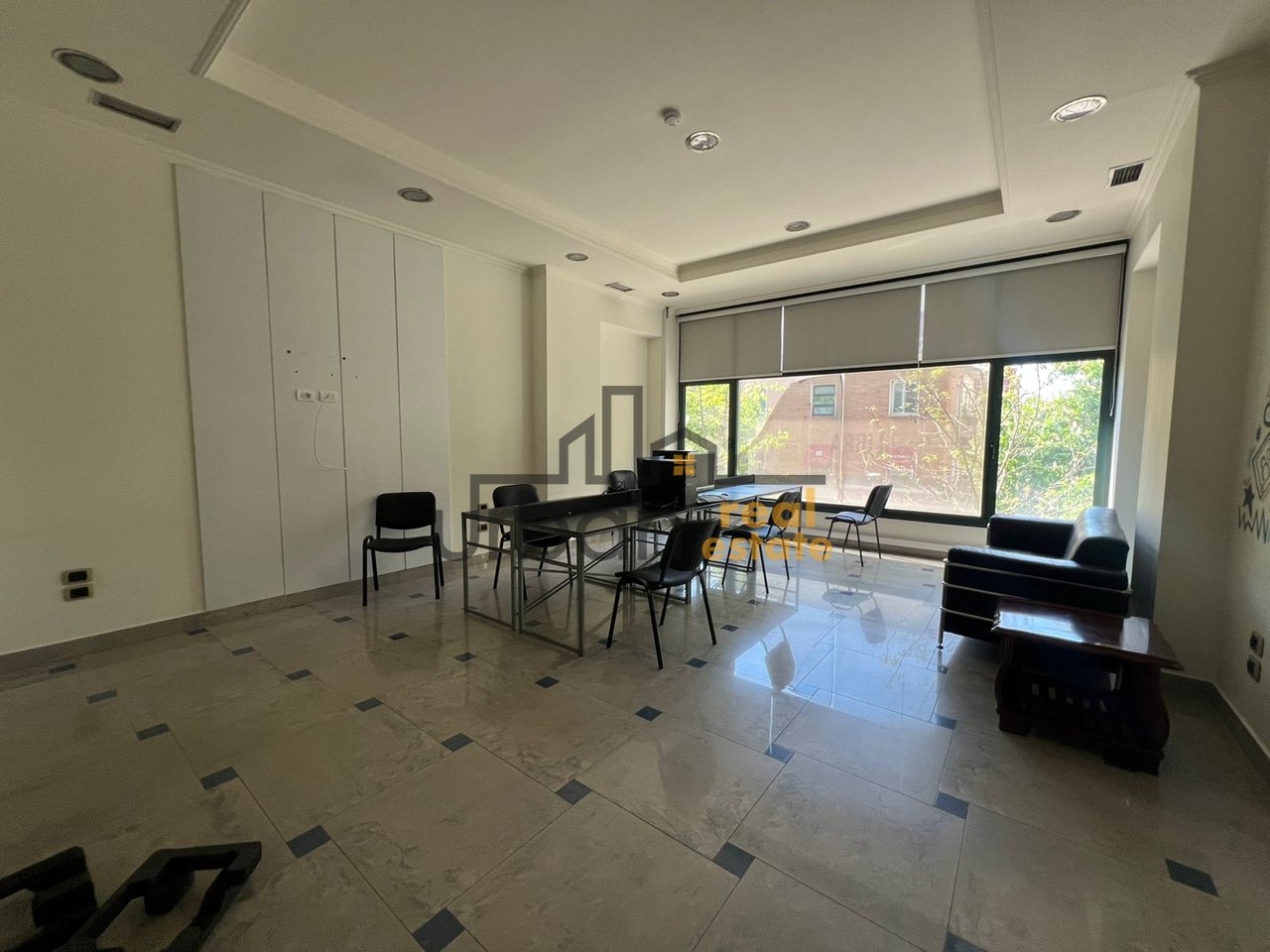 Shitet, Ambient multifunksionale 3 katësh, Ish Blloku, Tiranë - 1.500.000€ | 350 m²