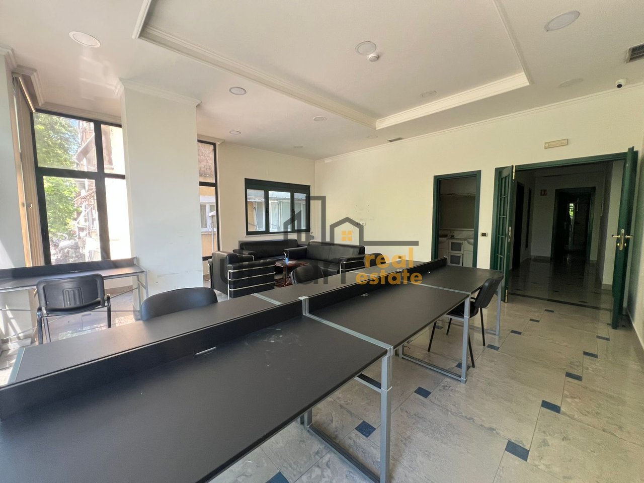 Shitet, Ambient multifunksionale 3 katësh, Ish Blloku, Tiranë - 1.500.000€ | 350 m²