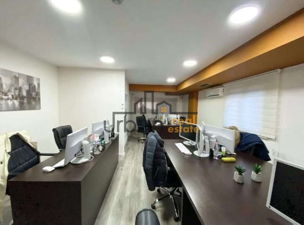 Qera, Ambient Komercial , Përballë Petro Ninit, Tiranë - 3000€ | 200 m²