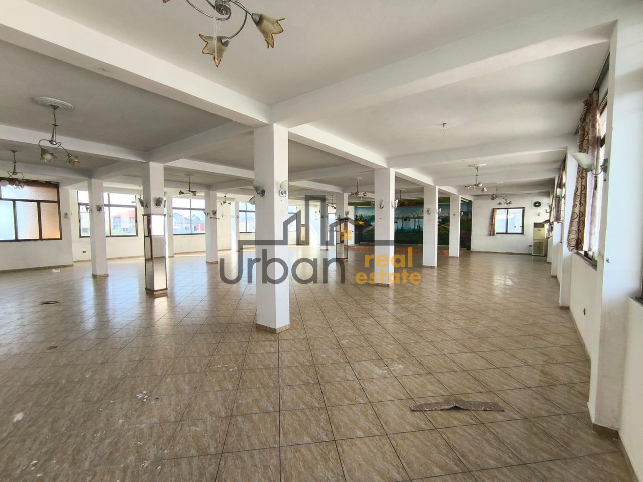 Qera, Ambient Biznesi,  Bathore, Tiranë - 1300€ | 650 m²