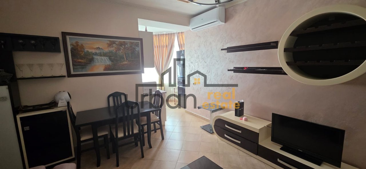 Ekskuzive, Qera, Apartament 1+1 , Fresku, Tiranë - 40,000 lekë | 65 m²