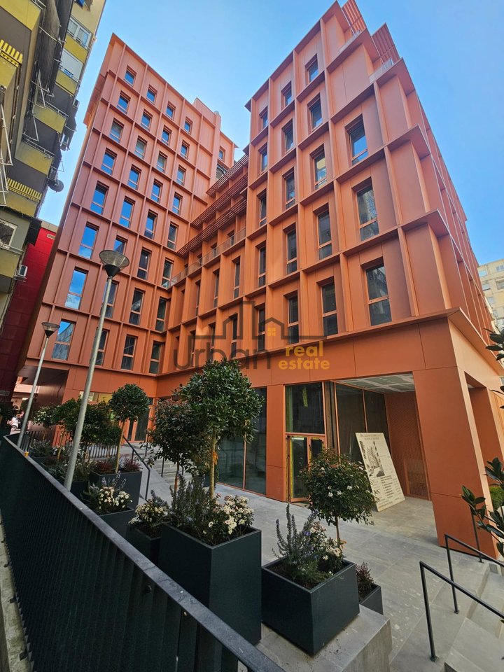 Qera, Ambient Biznesi Premium, Ish Blloku, Tiranë - 2,000€ | 50 m²
