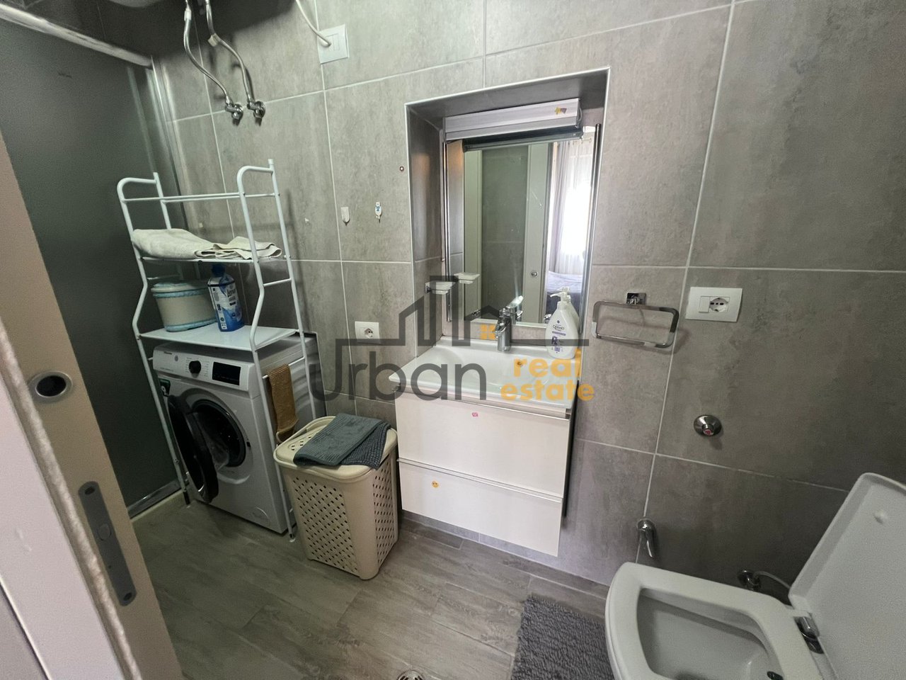 Qera, Apartament 2+1+2, 9 Katëshet, Tiranë - 700€ | 90 m²