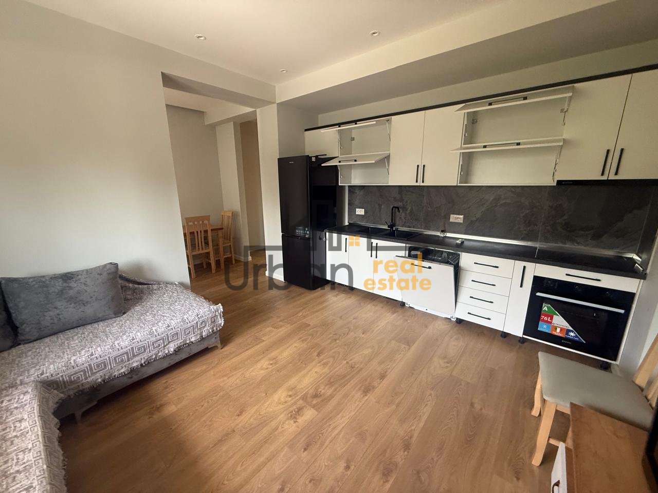 Qera, Apartament 1+1+ Post Parking, Fresku, Tiranë - 35,000 lekë | 65 m²