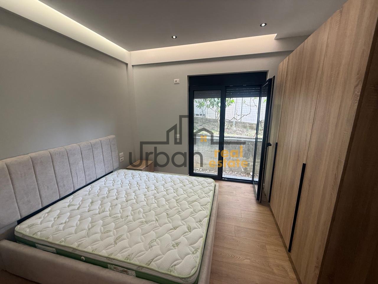 Qera, Apartament 1+1+ Post Parking, Fresku, Tiranë - 35,000 lekë | 65 m²