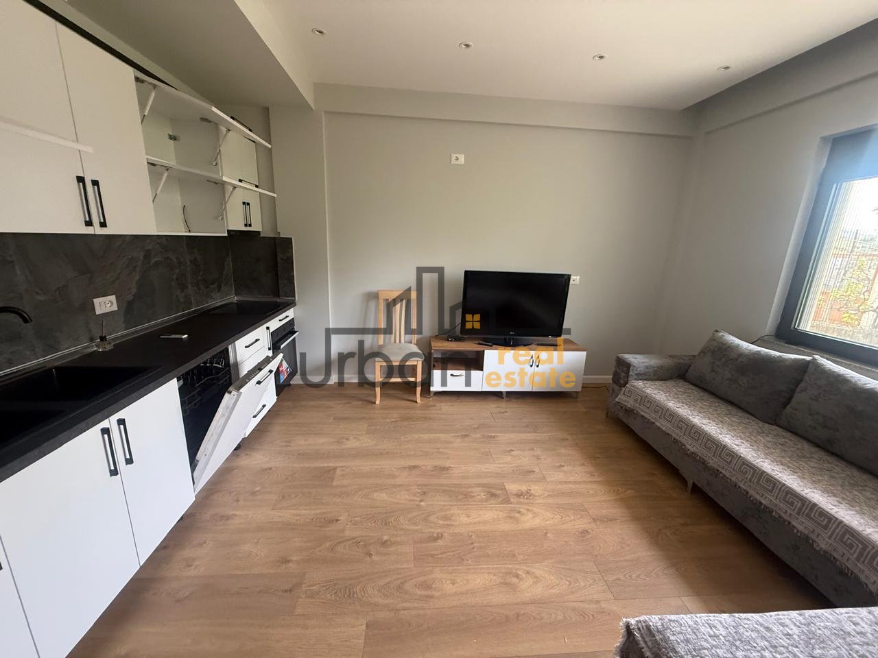 Qera, Apartament 1+1+ Post Parking, Fresku, Tiranë - 35,000 lekë | 65 m²