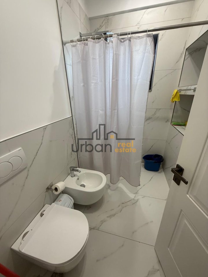 Qera, Apartament 1+1+ Post Parking, Fresku, Tiranë - 35,000 lekë | 65 m²