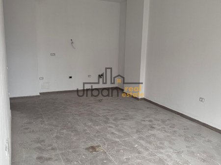 Qera, Zyre ,  Kompleksi E88, Tiranë - 450€ | 61 m²