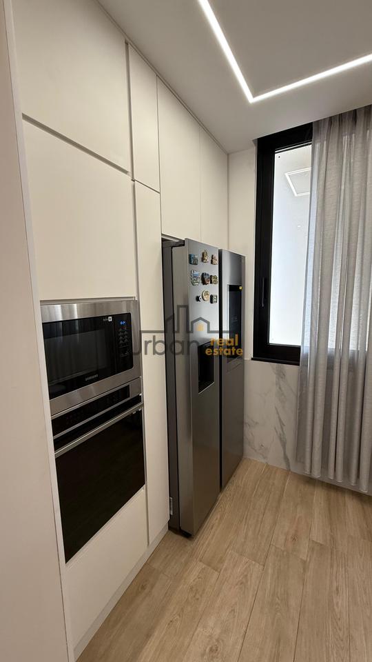 Shitet, Apartament 3+1+2 , Qendër, Tiranës - 450000€ | 145 m²