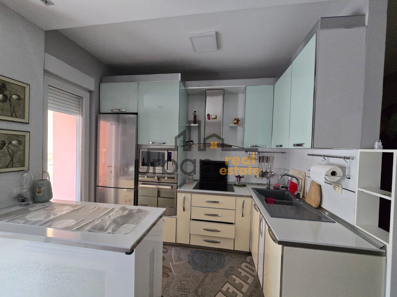 In Affitto, Appartamento 2+1 + Posto Auto, Complesso Kontakt, Tirana - 70.000 Lek | 80 m²