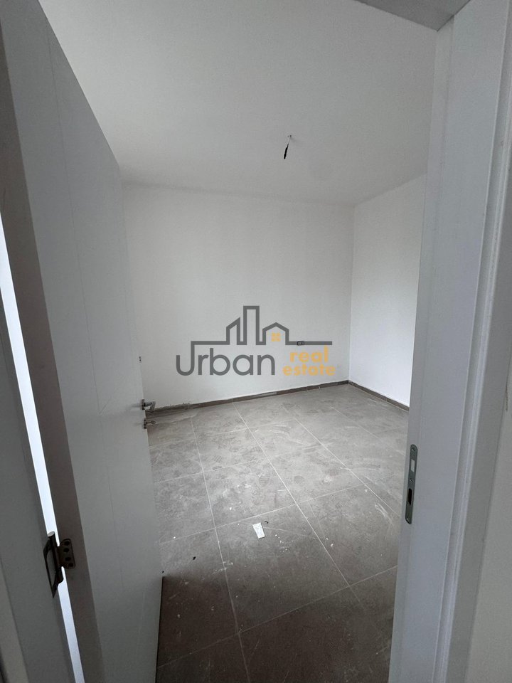 Qera, Zyre ,  Kompleksi E88, Tiranë - 450€ | 61 m²