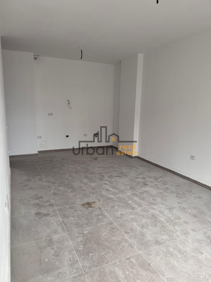 Qera, Zyre ,  Kompleksi E88, Tiranë - 450€ | 61 m²