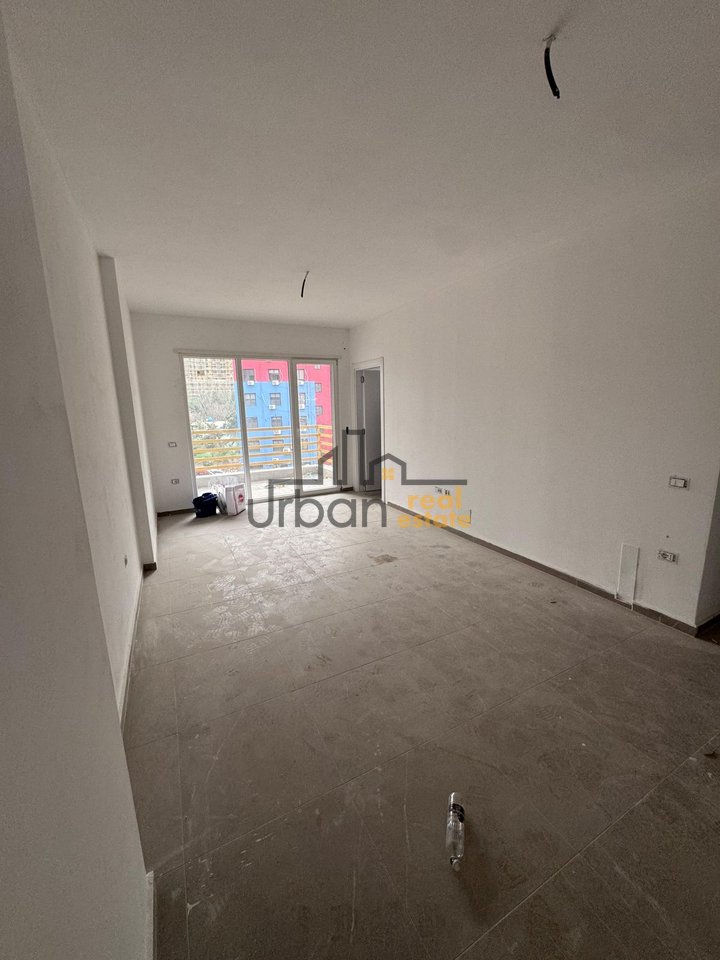 Qera, Zyre ,  Kompleksi E88, Tiranë - 450€ | 61 m²