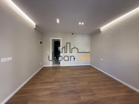 Qera, Ambient Komercial,  Pranë Ambasadës Amerikane, Tiranë - 40,000 Lekë  | 30 m²