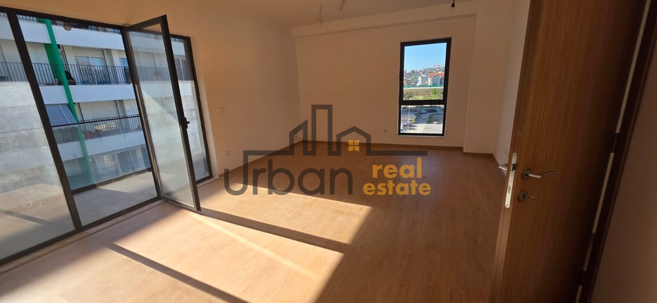 Shitet,  Apartament 2+1+2,  Rruga 5 Maji, Tiranë - 156,800€ | 112 m²