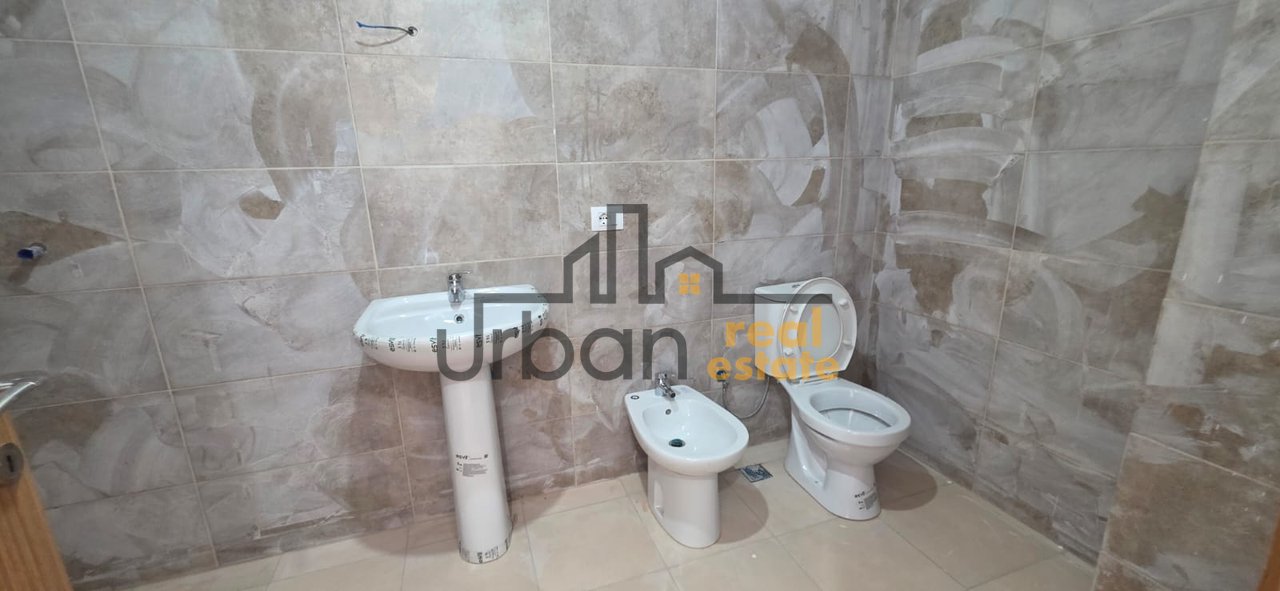 Shitet,  Apartament 2+1+2,  Rruga 5 Maji, Tiranë - 156,800€ | 112 m²