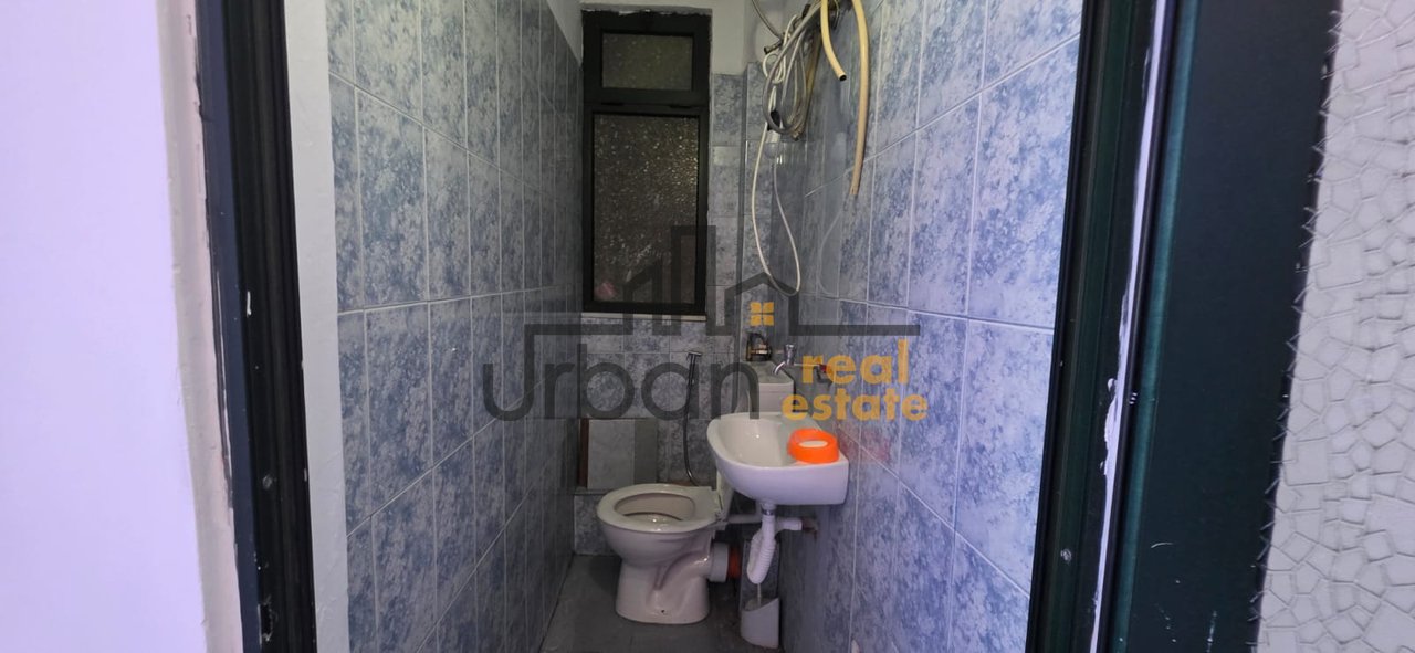 Qera, Dyqan , Rruga 5 Maji, Tiranë - 50,000 lekë| 40 m²