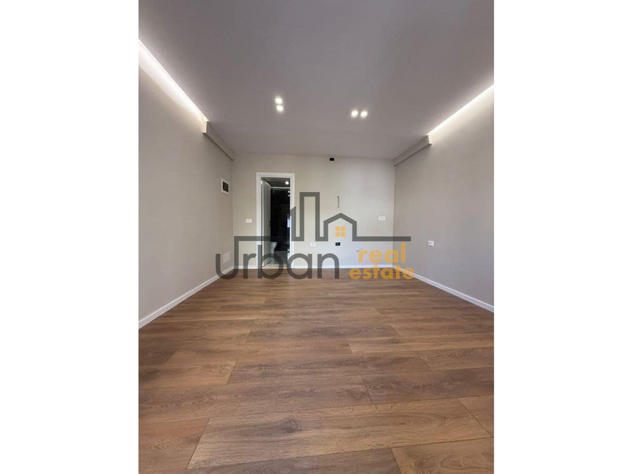 Qera, Ambient Komercial,  Pranë Ambasadës Amerikane, Tiranë - 40,000 Lekë  | 30 m²