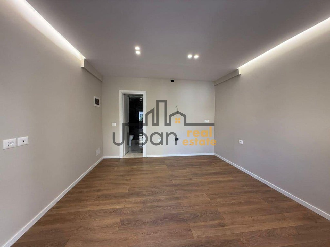 Qera, Ambient Komercial,  Pranë Ambasadës Amerikane, Tiranë - 40,000 Lekë  | 30 m²