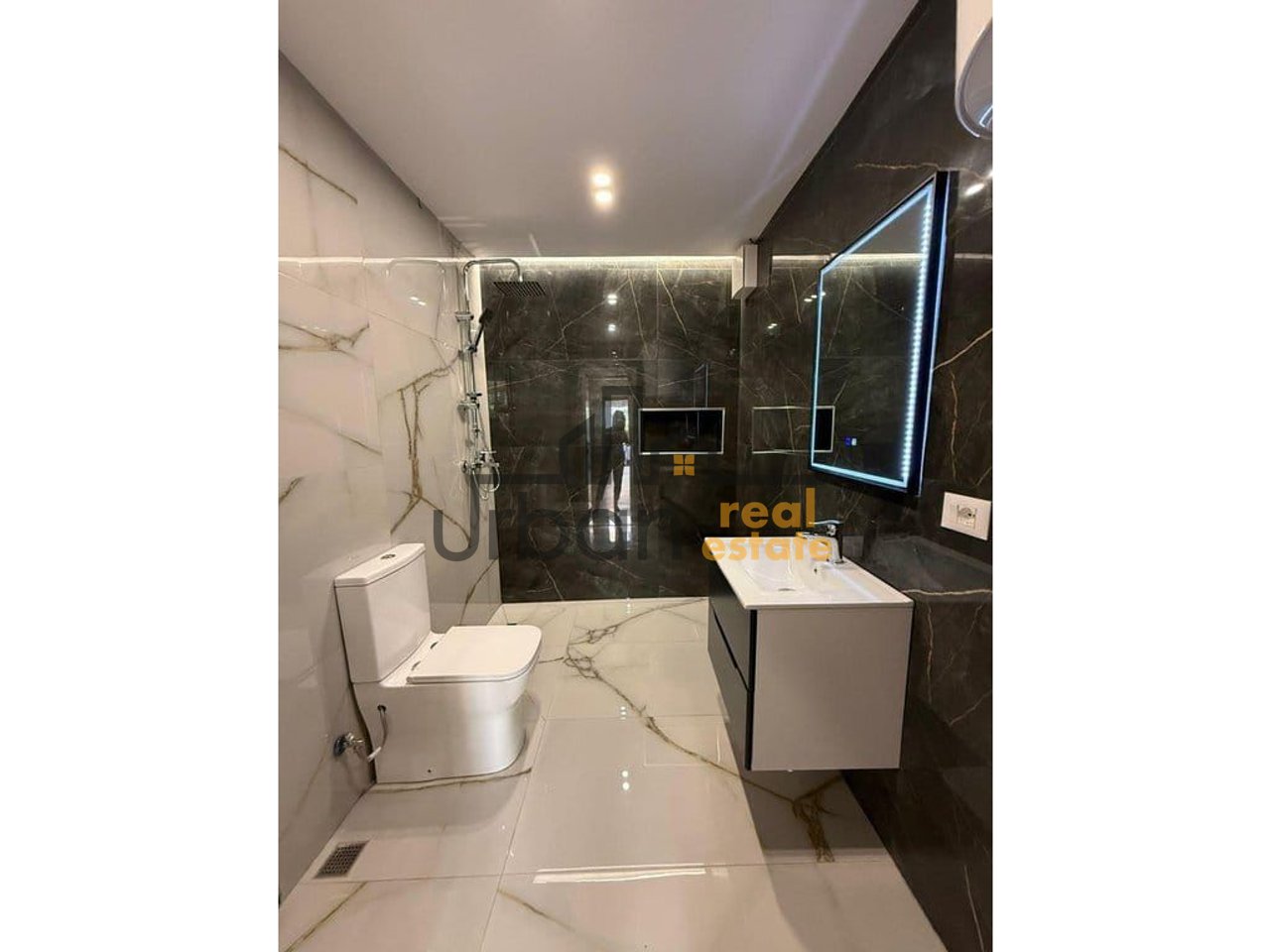 Qera, Ambient Komercial,  Pranë Ambasadës Amerikane, Tiranë - 40,000 Lekë  | 30 m²