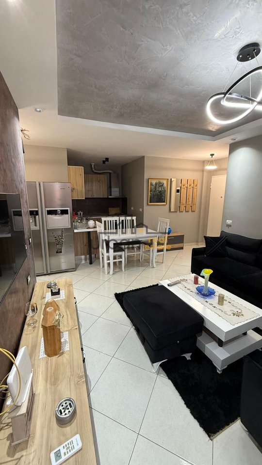 In affitto, Appartamento 3+1, Giardino Botanico, Tirana - 550€ | 92 m²
