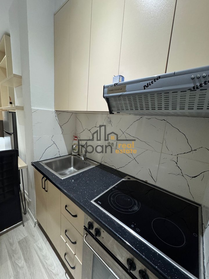 In affitto, monolocale, Via Barricades, Tirana - €420 | 45 m²